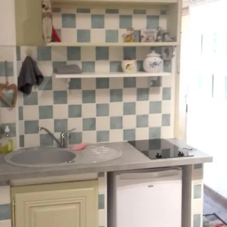 Apartman Studio In With Wonderful Sea View Furnished Garden And Wifi 500 M From The Beach *