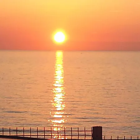 Apartman Studio In With Wonderful Sea View Furnished Garden And Wifi 500 M From The Beach