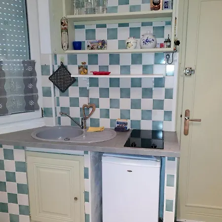 شقة Studio In With Wonderful Sea View Furnished Garden And Wifi 500 M From The Beach